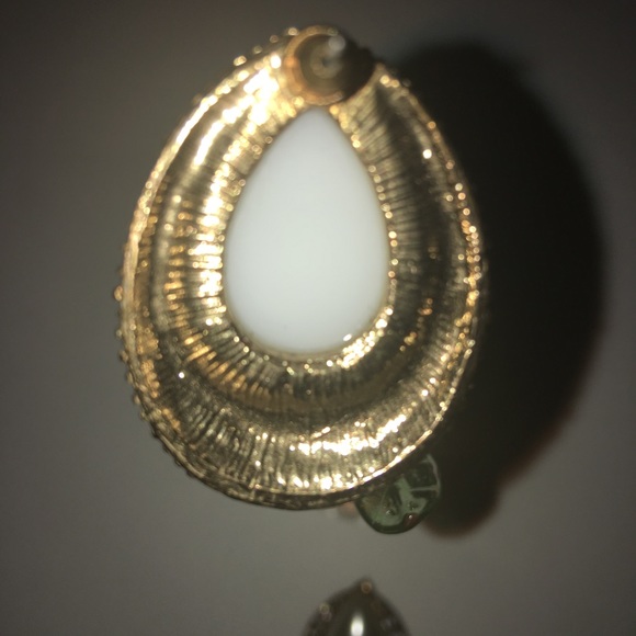 Vintage earrings 1 1/2 “  gold plated - Picture 2 of 2